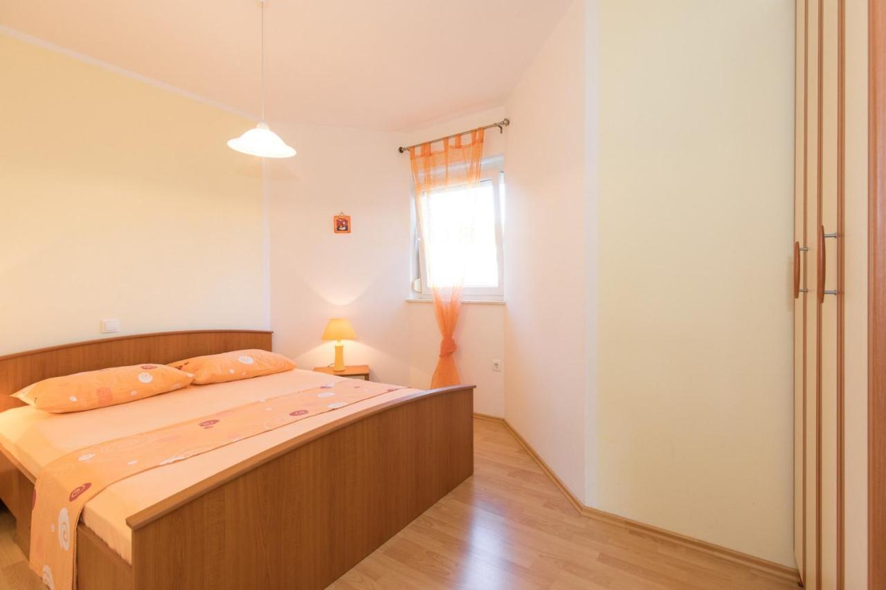 Apartments Mirjana * Central Location And Close To Beach Punat Exterior foto