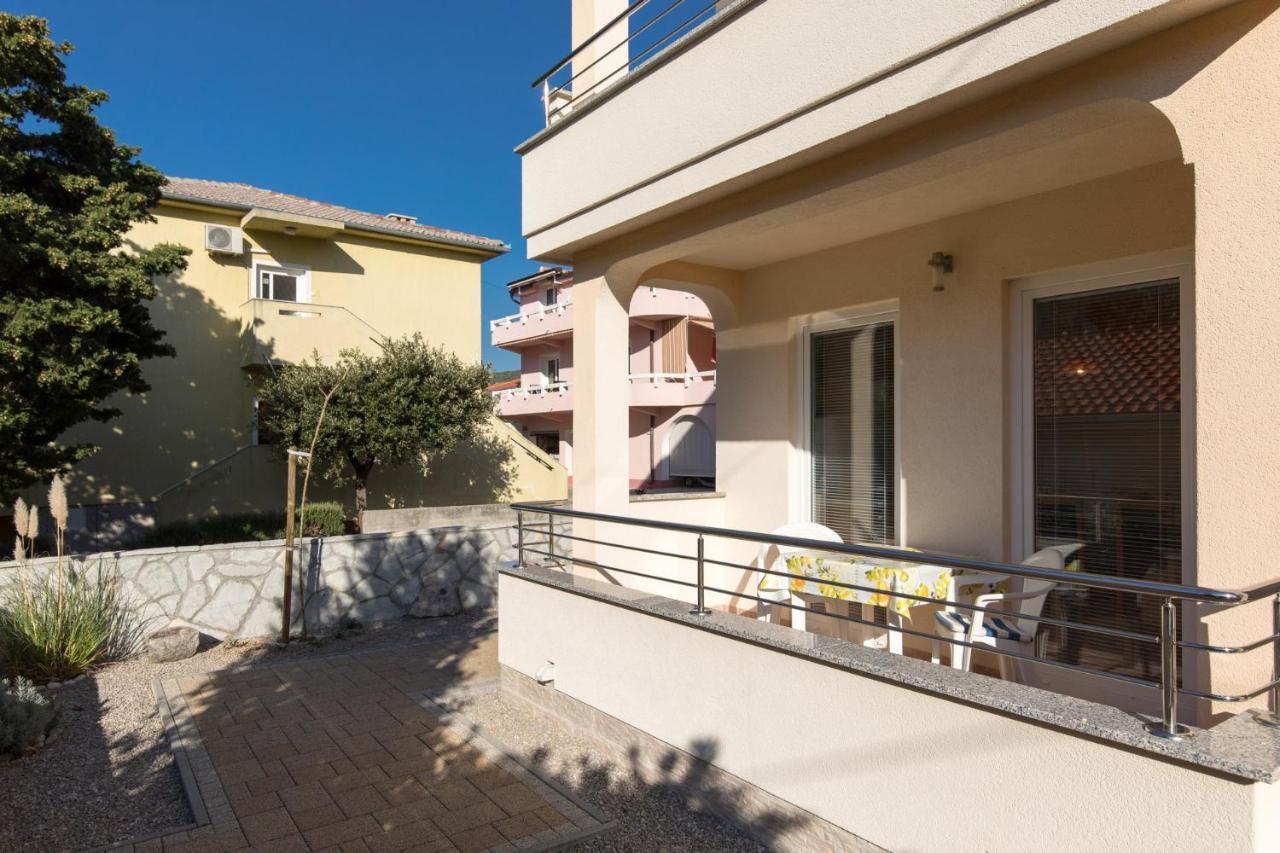 Apartments Mirjana * Central Location And Close To Beach Punat Exterior foto