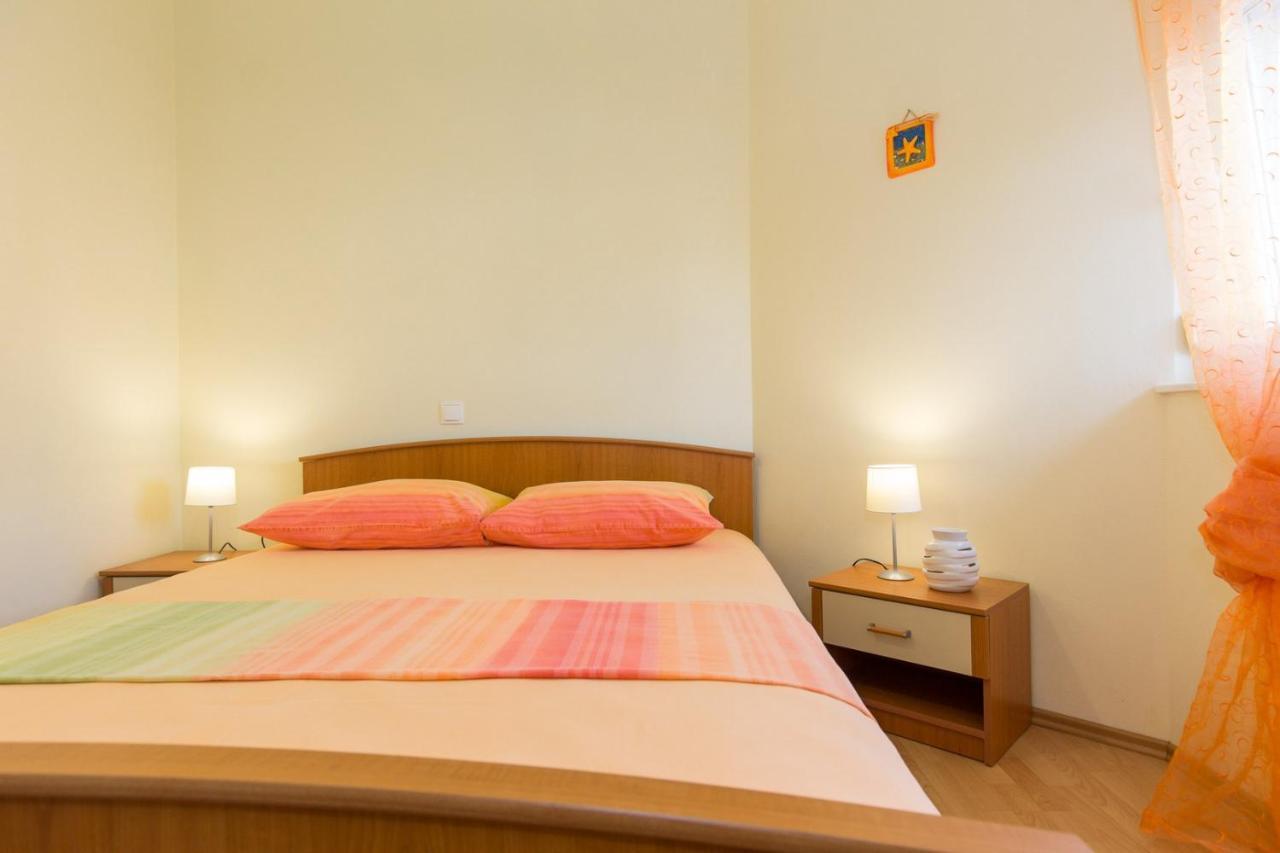 Apartments Mirjana * Central Location And Close To Beach Punat Exterior foto