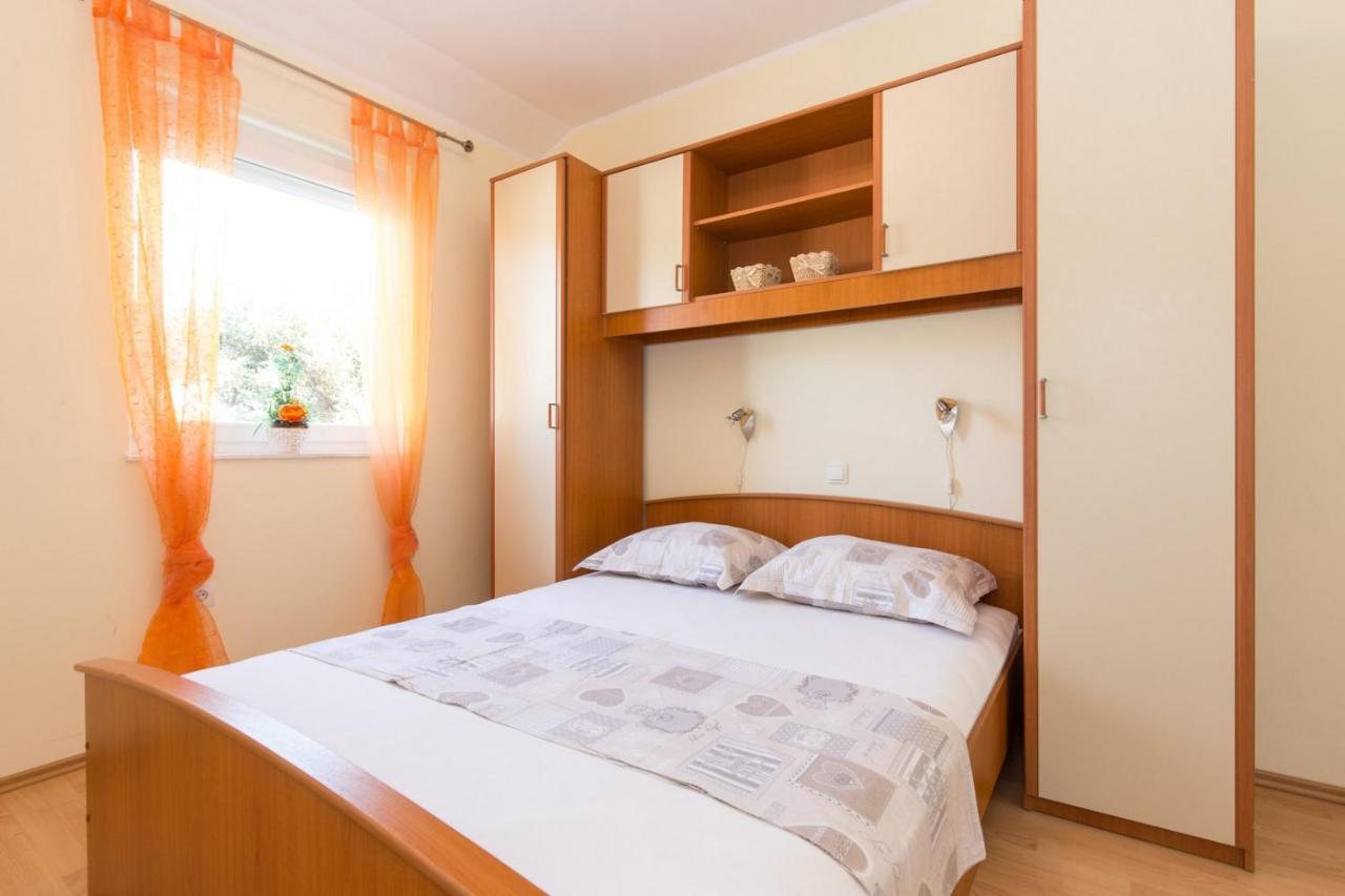 Apartments Mirjana * Central Location And Close To Beach Punat Exterior foto