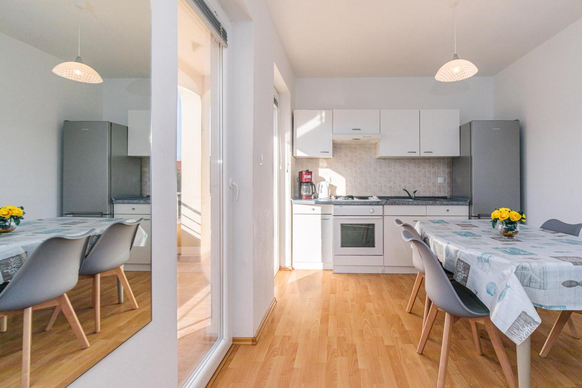 Apartments Mirjana * Central Location And Close To Beach Punat Exterior foto