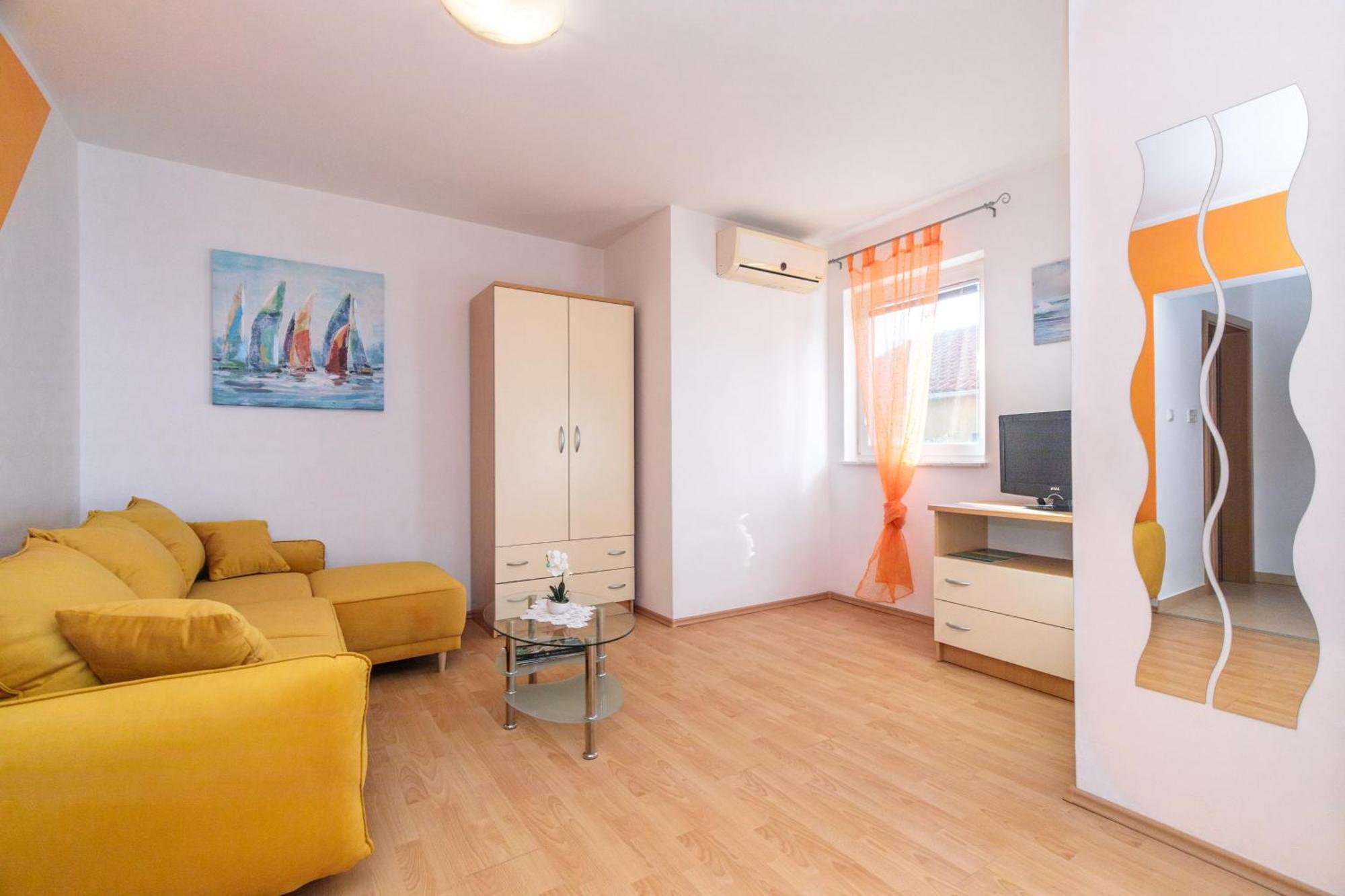 Apartments Mirjana * Central Location And Close To Beach Punat Exterior foto
